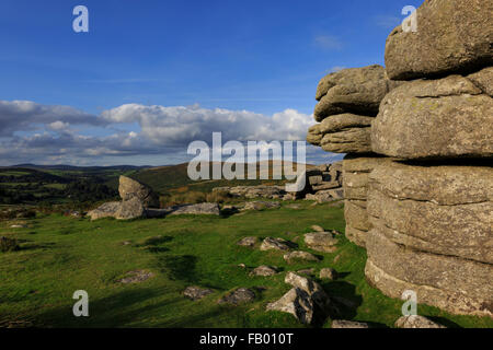 Combestone Tor, facilmente accessibile il granito tor su Dartmoor Devon, comandi ampie vedute sulla brughiera circostante Foto Stock
