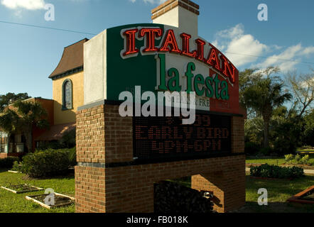 Italiano La Festa restaurant sign Myrtle Beach SC USA Foto Stock