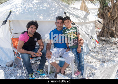 Rifugiati siriano trovare un riparo temporaneo in Kara Tepe Refugee Camp sull isola di Lesbo dopo aver attraversato dalla Turchia. Foto Stock