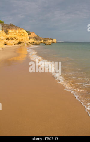 Spiaggia di Praia de Santa Eulalia, nei pressi di Albufeira, Algarve, PORTOGALLO Foto Stock