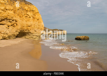 Spiaggia di Praia de Santa Eulalia, nei pressi di Albufeira, Algarve, PORTOGALLO Foto Stock