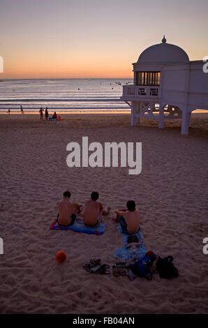 Caleta Beach.a destra il bagno di La Palma y del Real.Cádiz, Andalucía, Spagna Foto Stock