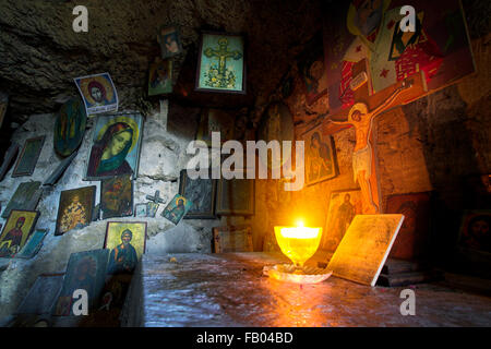 Altare nella grotta, l' Isola di Rodi, Grecia, DODECANNESO Foto Stock