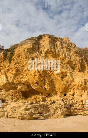 Scogliere calcaree a praia de santa eulalia, nei pressi di Albufeira, Algarve, PORTOGALLO Foto Stock