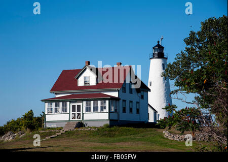 Historic Baker's Island Lighthouse è stato ristrutturato di recente per replicare la sua costruzione ottocentesca. Tours previsto in estate. Foto Stock