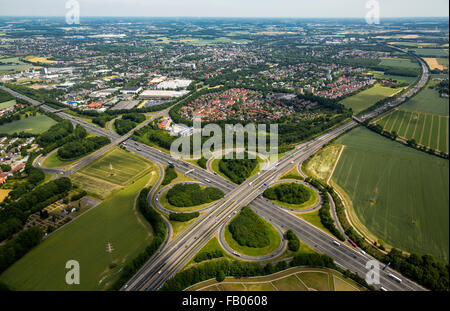 Guardare a Unna sull'autostrada intersezione Unna A1 e A44, Unna, zona della Ruhr, Renania settentrionale-Vestfalia, Germania, Europa, vista aerea Foto Stock