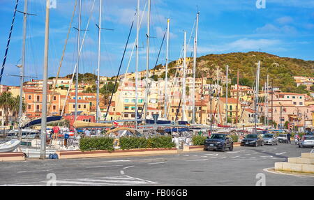 Isola della Maddalena, vista sulla città e sul porto, Sardegna, Italia Foto Stock