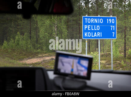 Cartello stradale nella provincia della Lapponia, Finlandia Foto Stock