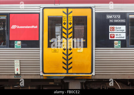 Carrozza ferroviaria carro presso la stazione di Roma Street piattaforma, la città di Brisbane. Queensland Oceania australiana Foto Stock