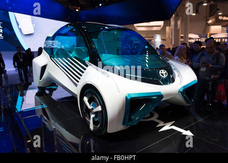 Las Vegas, Nevada, USA. 06 gen 2016. Una Toyota FCV Plus concept è visto al 2016 International Consumer Electronics Show (CES) di Las Vegas, Nevada, Stati Uniti d'America, 06 gennaio 2016. Foto: Jason Ogulnik/dpa/Alamy Live News Foto Stock