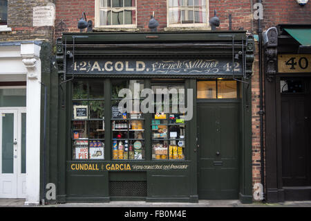 Negozio di fronte di A. Gold, tradizionale drogheria, ex modista, 42 Brushfield Street, Spitalfields, a est di Londra - Inghilterra Foto Stock