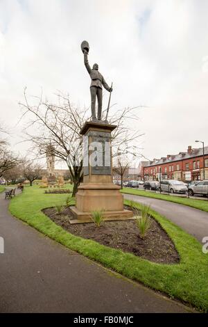 Il Lancashire Fusiliers War Memorial, Torre dei giardini, Bury, Greater Manchester, Inghilterra Foto Stock