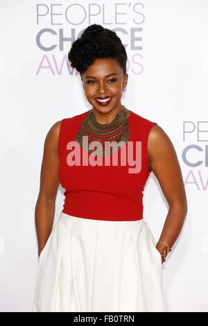 Los Angeles, Stati Uniti d'America. Il 7 gennaio, 2016. L'attrice Jerrika Hinton assiste il People's Choice Awards 2016 presso Microsoft Theatre di Los Angeles, Stati Uniti d'America, il 06 gennaio 2016. Credito: dpa picture alliance/Alamy Live News Foto Stock