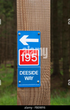 Indicazione del modo Deeside route - vicino a Banchory, Aberdeenshire, Scozia. Foto Stock