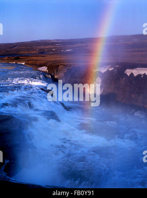 Rainbow su Gulfoss cascata nel sud dell'Islanda Foto Stock