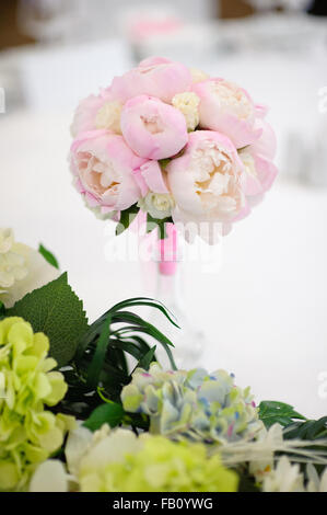 Molto bella sposa bouquet simbolo dell amore Foto Stock