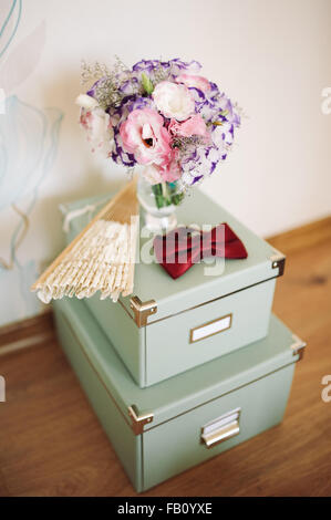 Molto bella sposa bouquet simbolo dell amore Foto Stock