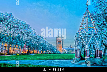 Immagine HD,architettura, architettura, attrazione, lontano, omaggio, ben, grande, bigben, edificio, orologio, culturale, cultura, luce diurna, d Foto Stock