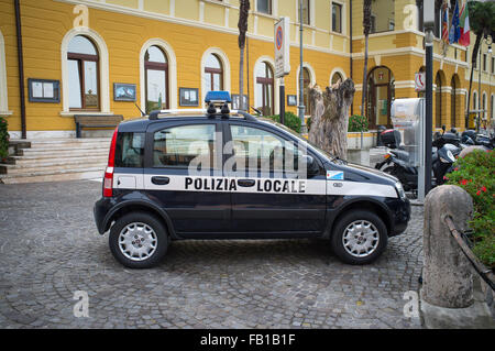 Auto della Polizia a Limone sul Garda in Italia. Foto Stock
