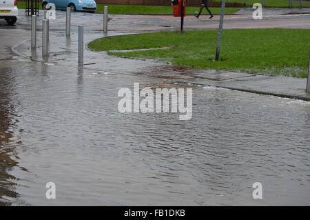 Dundee, Tayside, Scozia, UK, 7 gennaio 2016 Ardler Village inondazioni causate dalle forti piogge Credito: Liam richardson/Alamy Live News Foto Stock