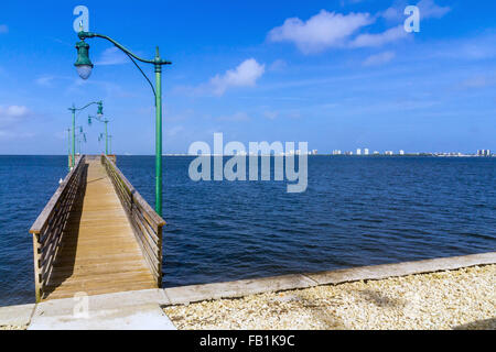 Jensen Beach Causeway park dock, Florida, vista del fiume indiana Foto Stock