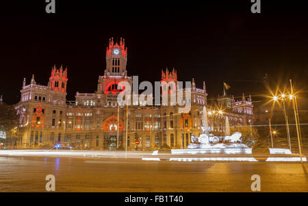 MADRID - 5 dicembre: Fontana Cibeles e il consiglio della città di notte il 5 dicembre 2015 a Madrid, Spagna Foto Stock