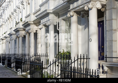 A schiera in stile georgiano città case su Palace Gardens Terrace, Londra England Regno Unito Regno Unito Foto Stock