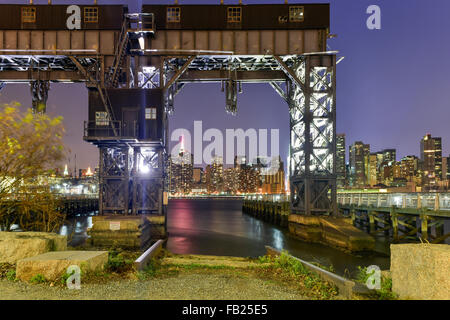 Il molo di Long Island vicino al gantry Plaza del parco statale - Borough of Queens - New York City. Foto Stock