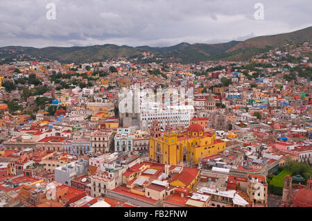 I colorati edifici del sito Patrimonio Mondiale dell'UNESCO, Guanajuato, Messico Foto Stock