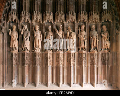 Köln, Rathaus, Hansasaal, südliche Stirnwand mit Fialwerk gotischen und den sogenannten "Neun guten Helden": von rechts beginnend: Die Heiden Alexander der grosse, Hektor und Julius Cäsar, die Juden Giuda Maccabeo, David und Josua sowie die Christen Gottfried von Bouillon, König Artus und Kaiser Karl Der Große Foto Stock