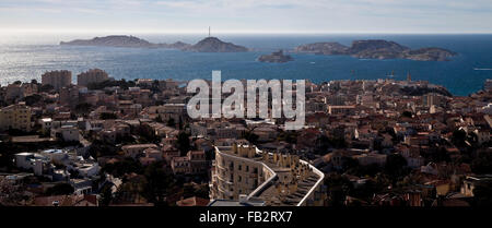 Marsiglia, Blick von der Basilique Notre-Dame-de-la-Garde zu den Frioul-Inseln Foto Stock