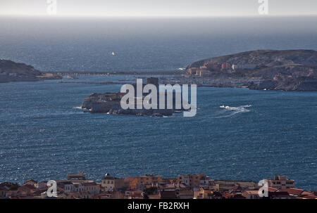 Marsiglia, Blick von der Basilique Notre-Dame-de-la-Garde zu den Frioul-Inseln Foto Stock