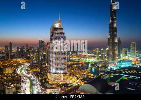Emirati Arabi Uniti Dubai Burj Khalifa, elevati vista guardando oltre il centro commerciale di Dubai