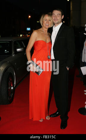 Carol McGiffin arriva per il destino Awards a Belfast's Hotel Europa, Venerdì, 26 marzo 2010, l'Irlanda del Nord. Foto Stock