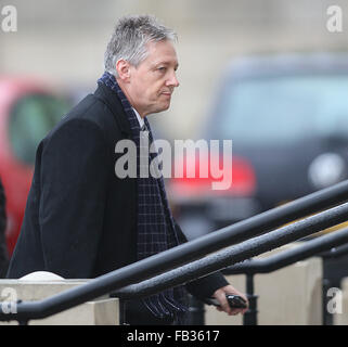 Irlanda del Nord il Primo Ministro e il leader del DUP arriva a Stormont gli edifici del Parlamento europeo nella zona est di Belfast, Irlanda del Nord Foto Stock