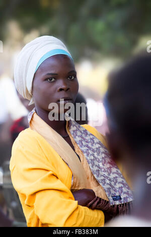 Mbale, Uganda - 15 Febbraio 2011: Ritratto di una bella ragazza africana provenienti dall Est Uganda. Foto Stock