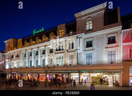 Una vista al tramonto del Natale con la finestra di visualizzazione a Fenwick Ltd in Northumberland Street a Newcastle upon Tyne Foto Stock