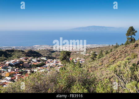 Il villaggio ruyral di Chirche in alta montagna che si affaccia sulla costa occidentale di Tenerife e La Gomera Canarie ho Foto Stock