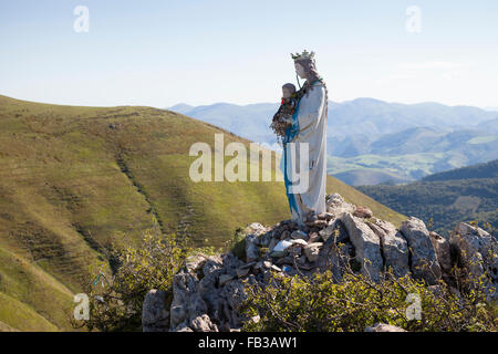 La Vergine di Orisson in Uhart-Cize - Pyrénées-Atlantiques, Aquitaine, Francia. Foto Stock