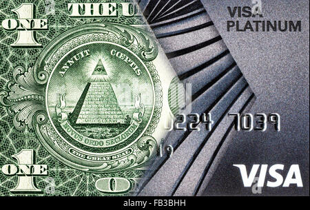 La banconota di un dollaro americano è convertito in una carta di credito. Concetto di immagine Foto Stock