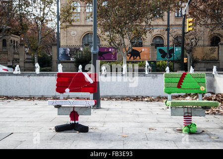 Un banco di ricamato in piazza d'Aragona a Saragozza Foto Stock