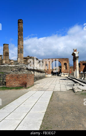 Il Tempio di Giove, Pompei, la città romana sepolta nella lava vicino a Napoli città patrimonio mondiale UNESCO 1997, regione Campania Foto Stock