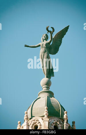 Dettaglio della Grande Havana Teatro dome con statua alato Foto Stock