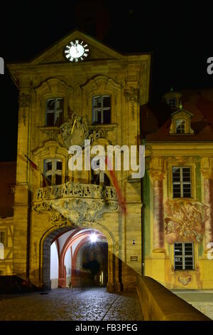 Bamberg, Germania - vista notturna su Altes Rathaus da Karolinenstraße, Baviera, regione Alta Franconia Foto Stock