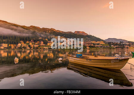 Sunrise in nobili Ski Ressort San Moritz in estate, Engadina, dei Grigioni, Svizzera, Grigioni, San Moritz Foto Stock