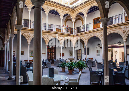 Cortile del Palacio del decano Ortega.Parador Nacional. Ubeda. Provincia di Jaén. Spagna Foto Stock