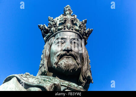 Praga Carlo IV Sacro Romano Imperatore, e Boemia Re amato, Cavalieri della Piazza della Croce, vicino Ponte Carlo, Praga Carlo IV ritratto Foto Stock