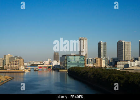 Alta sorge sul lungomare nel Porto di Tokyo all'alba, Tokyo, Giappone Foto Stock