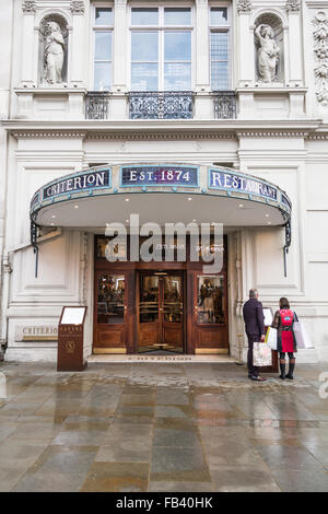 Esterno del criterio nel Ristorante Piccadilly Londra Inghilterra REGNO UNITO Foto Stock