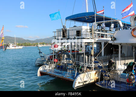 Thailandia Phuket Chalong barche per immersioni presso la Chalong pier Adrian Baker Foto Stock